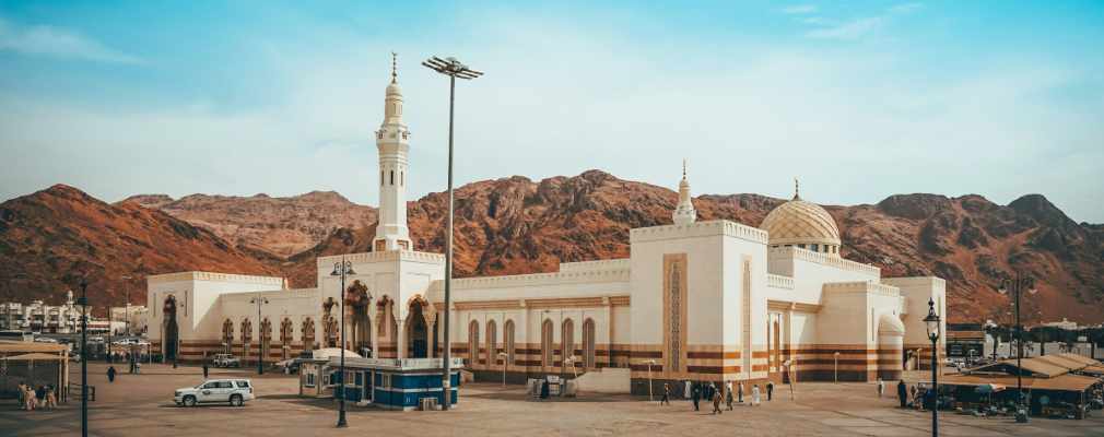 Moschee in den Bergen Saudi-Arabiens